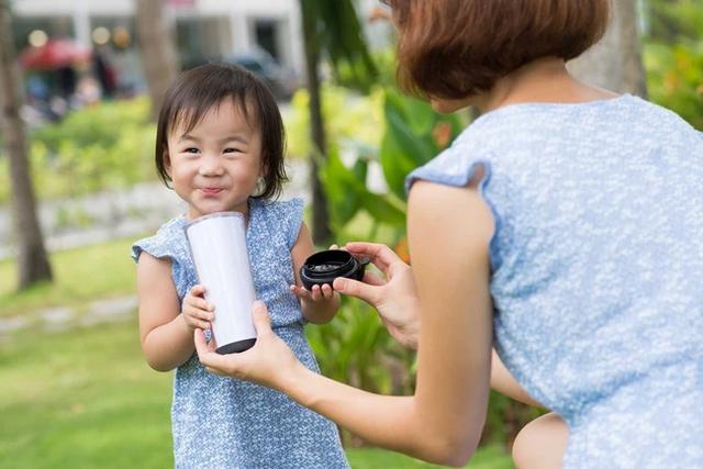 Cân nặng - ‘chuyện lớn’ trong hành trình nuôi con của mẹ Việt - Ảnh 1.