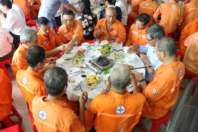 ‘Bữa cơm Công đoàn’ gắn kết người lao động EVNGENCO3 - Ảnh 2.