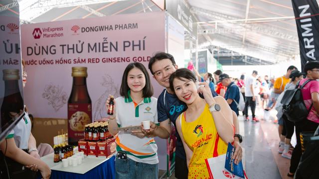 Nước hồng sâm Dongwha Red Ginseng Gold ‘tiếp lửa’ hơn 9.000 runner tại VnExpress Marathon Cần Thơ  - Ảnh 2.