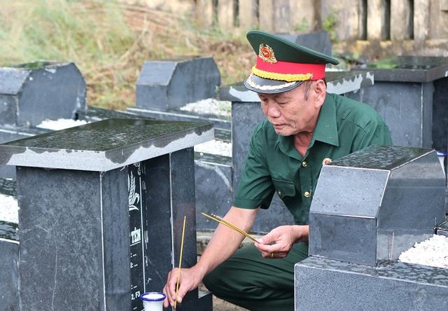 Cựu chiến binh Nguyễn Đăng Khoa 23 năm đi tìm mộ liệt sĩ vô danh - Ảnh 1.