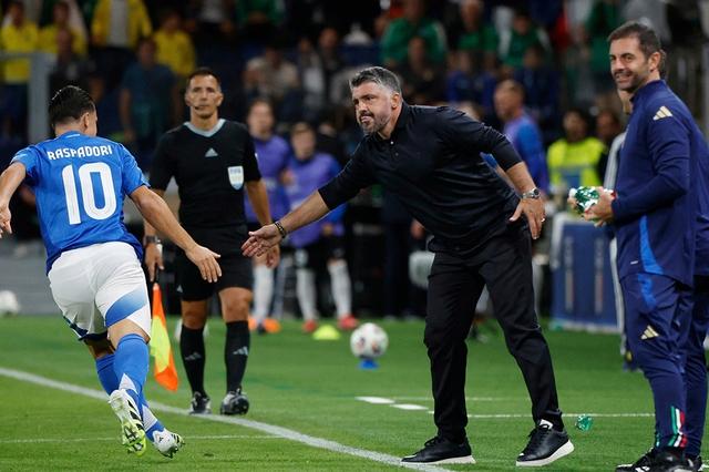 Azzurri quá kỳ lạ dưới thời HLV Gattuso- Ảnh 1.
