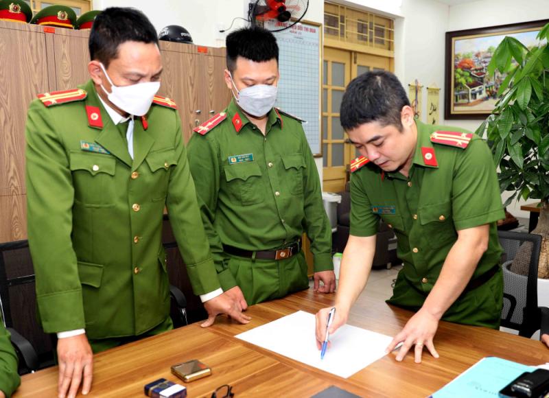 Giữ Tổ quốc bình yên: Từ 'khắc tinh' tội phạm đến người trưởng công an phường của dân- Ảnh 1.