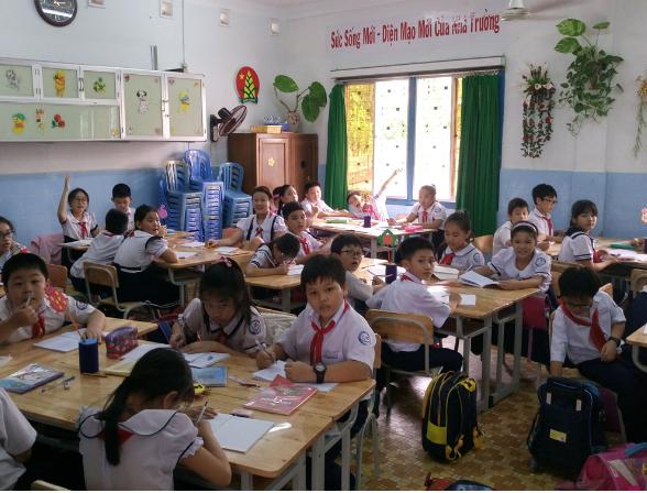 Vụ 'Phụ huynh 'dậy sóng' vì dừng học bán trú':  Nhà trường nói khó khăn gì?- Ảnh 1.