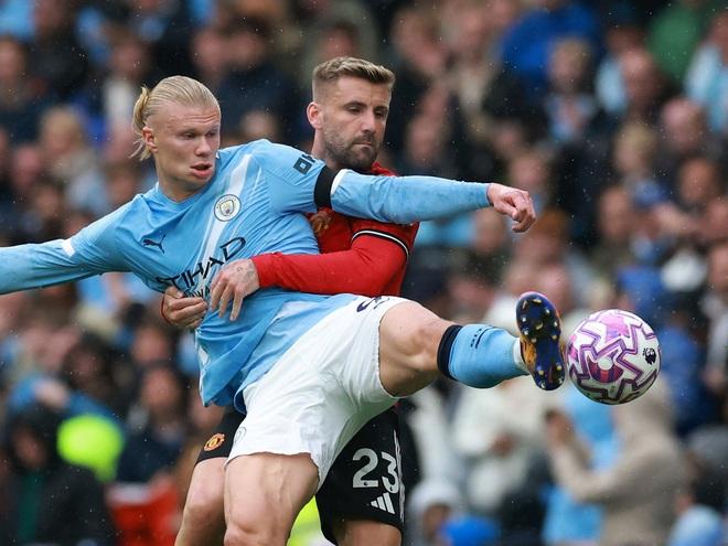 Haaland ‘dạy’ Sesko cách đá tiền đạo, Man City đè bẹp M.U: Chênh lệch đẳng cấp- Ảnh 2.