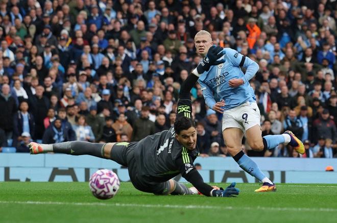 Haaland ‘dạy’ Sesko cách đá tiền đạo, Man City đè bẹp M.U: Chênh lệch đẳng cấp- Ảnh 4.