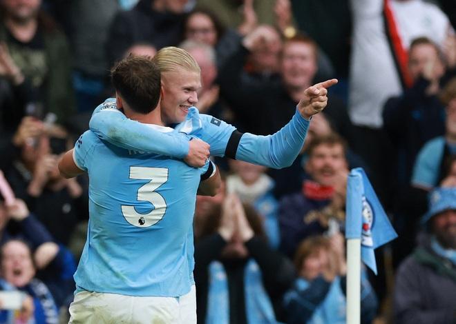 Haaland ‘dạy’ Sesko cách đá tiền đạo, Man City đè bẹp M.U: Chênh lệch đẳng cấp- Ảnh 3.