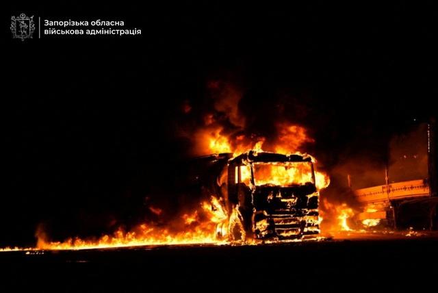 Chiến sự Ukraine ngày 1.301: Ông Trump ra yêu cầu cho Tổng thống Zelensky - Ảnh 1.