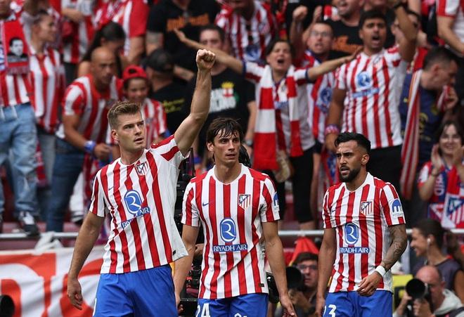 Sai lầm nghiêm trọng phá hỏng ‘phép thuật’ của HLV Alonso, Real Madrid thua thảm trận derby- Ảnh 2.