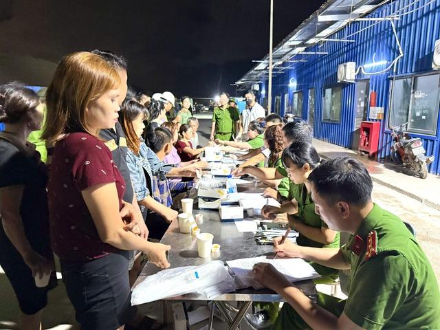 Công an Hải Phòng 'đột kích' gần 500 quán bar, karaoke,   - Ảnh 2.