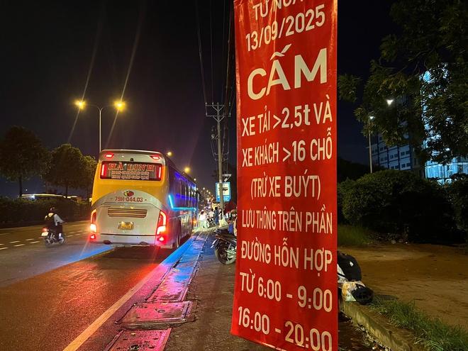 Xe khách vi phạm tràn lan ở cửa ngõ phía đông TP.HCM- Ảnh 13.