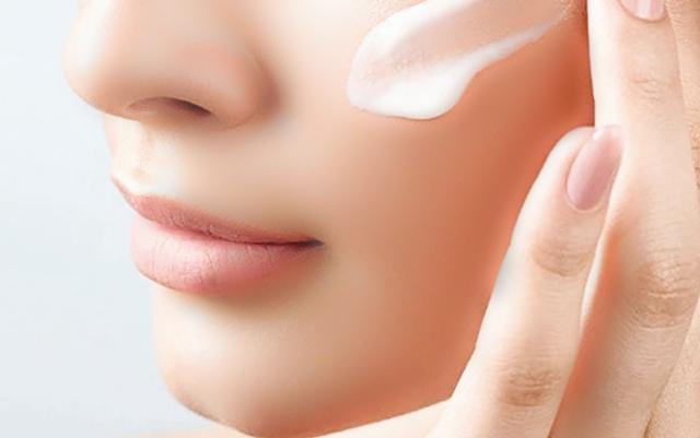 Bỗng một ngày da đỏ rát, bong tróc, phải làm sao?- Ảnh 3. Bỗng một ngày da đỏ rát, bong tróc, phải làm sao?- Ảnh 3.