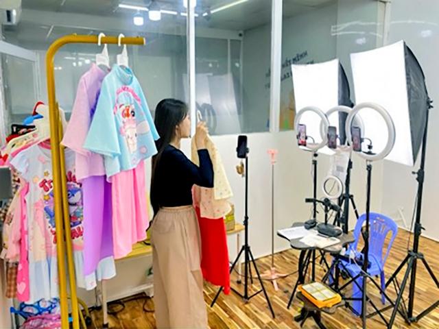 Hành trình khởi nghiệp trên thương mại điện tử của người mẹ hai con - Ảnh 3.