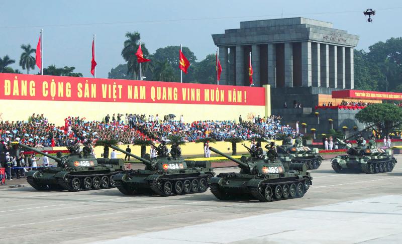 Trang bị đặc biệt giúp xe tăng 'lướt' trên phố Hà Nội trong diễu binh A80- Ảnh 1.
