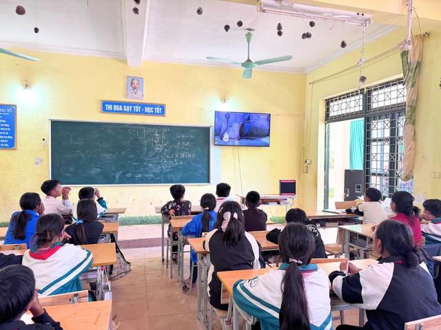 FPT cùng LG kiến tạo 'lớp học thông minh' cho 80 trường khó khăn trên toàn quốc - Ảnh 4.