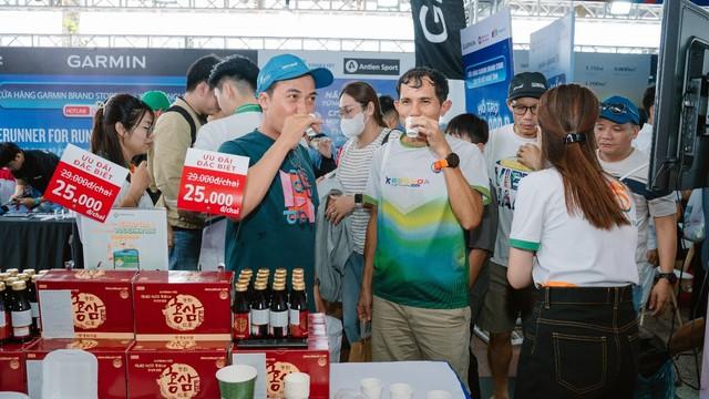 Nước hồng sâm Dongwha Red Ginseng Gold ‘tiếp lửa’ hơn 9.000 runner tại VnExpress Marathon Cần Thơ  - Ảnh 4.