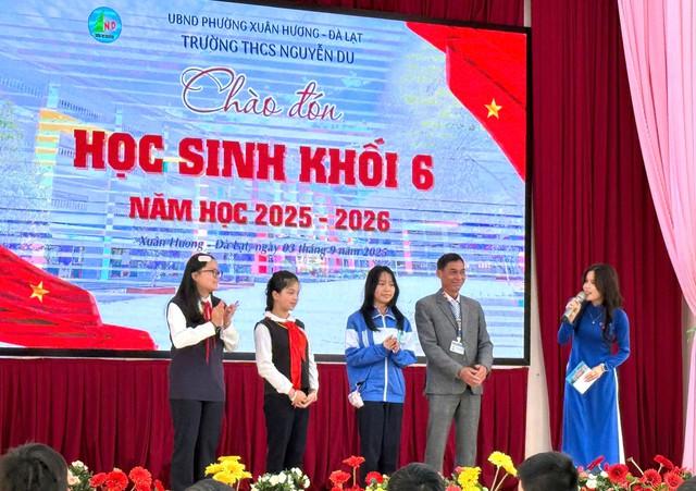 Hơn 1.000 học sinh 2 tỉnh Bình Thuận và Đắk Nông (cũ) đến Đà Lạt học tập - Ảnh 1.