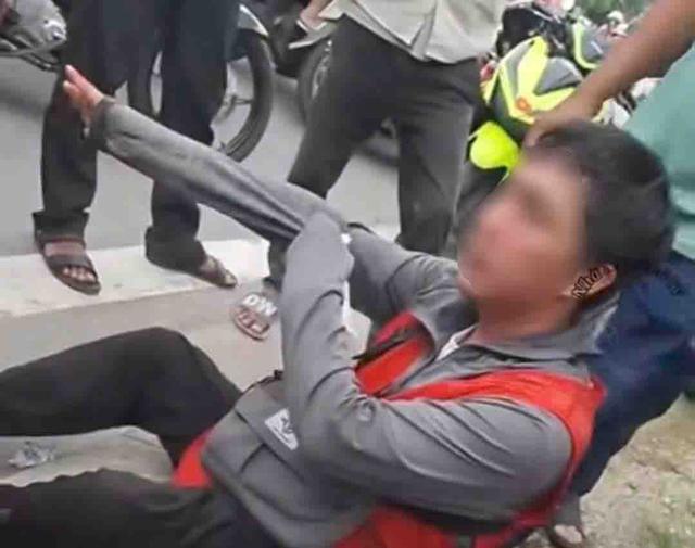 Cà Mau: Xác minh clip shipper bị hành hung vì 'không cho khách kiểm tra hàng' - Ảnh 1.