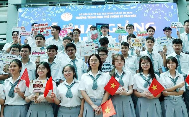 Lễ khai giảng đặc biệt kỷ niệm 80 năm ngành giáo dục việt nam - Ảnh 4.