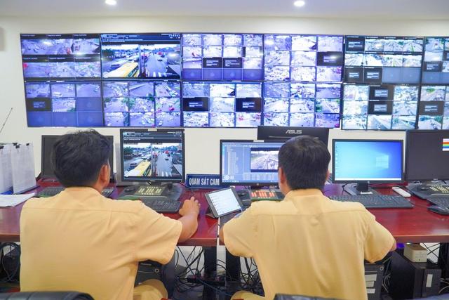 Xe máy đi trên vỉa hè bị CSGT phạt nguội: Không nộp phạt thì sao? - Ảnh 1.