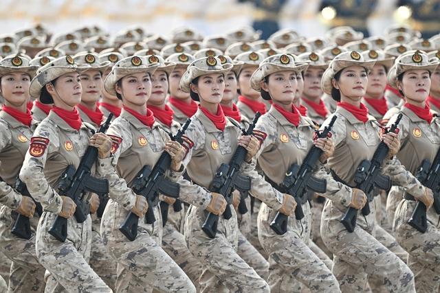 Trung Quốc diễu binh, trình làng tên lửa đạn đạo liên lục địa mới - Ảnh 10.