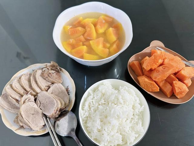 Chồng chăm sóc vợ ở cữ với tình yêu thương và sự sẻ chia Trong gia đình - Ảnh 1.