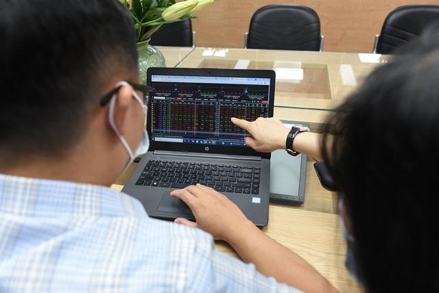 Nhà đầu tư mua bán chứng chỉ quỹ mở sẽ được miễn thuế thu nhập cá nhân- Ảnh 1.
