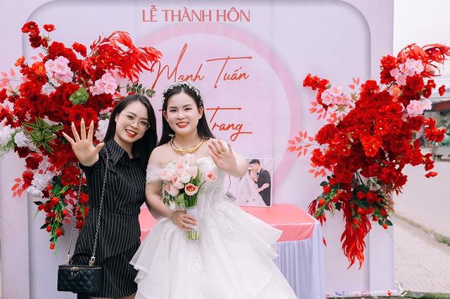 Màn cầu hôn bất ngờ trong đám cưới bạn thân - Ảnh 3.
