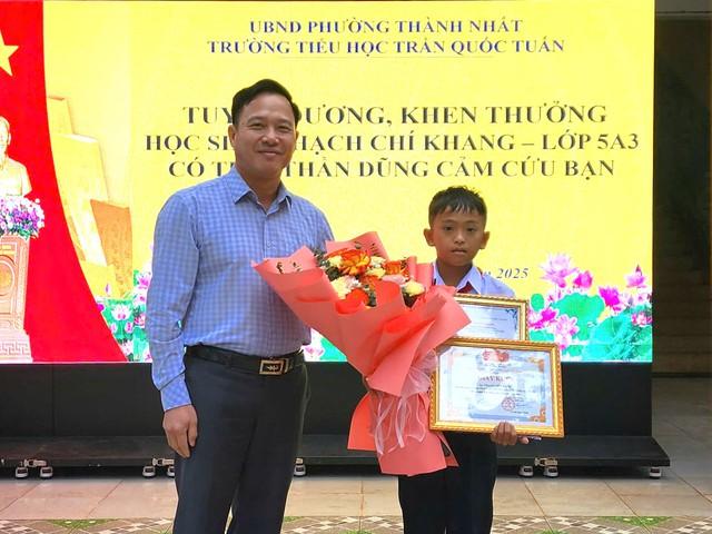 Thư khen cháu bé mở cửa cứu bạn ở Đắk Lắk  - Ảnh 1.