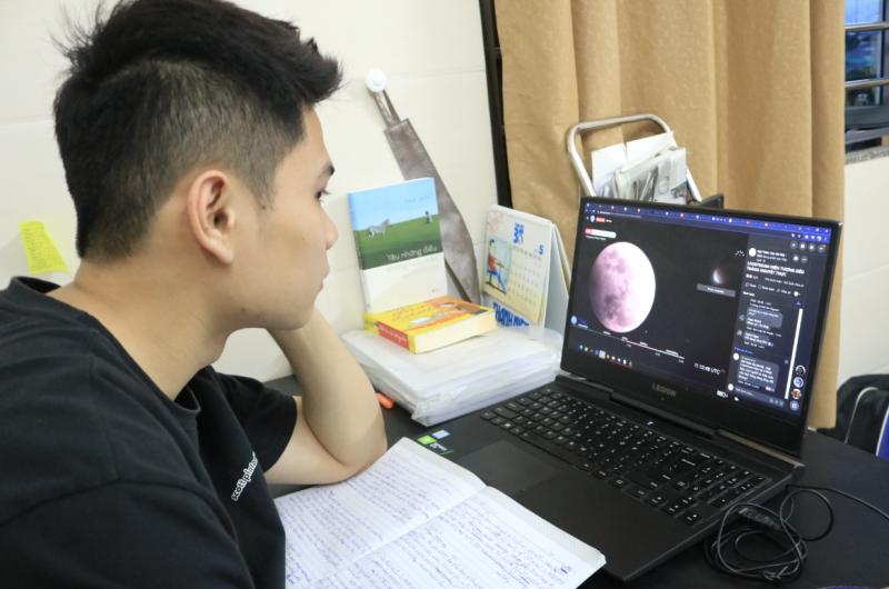 Vài giờ nữa có nguyệt thực: TP.HCM mưa dầm dề, cách để không bỏ lỡ 'trăng máu'- Ảnh 3.