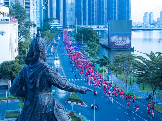 Giải marathon quốc tế TP.HCM 2025: 18.000 bước chân qua 17 địa danh biểu tượng- Ảnh 1.