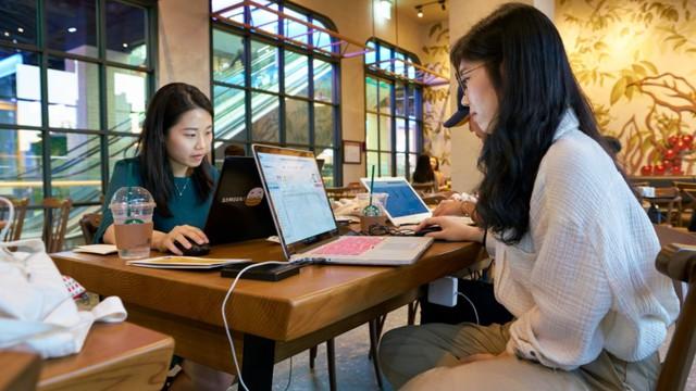 Người trẻ xoay xở tiền nhanh trong ‘thế giới 24/7’ như thế nào?  - Ảnh 1.
