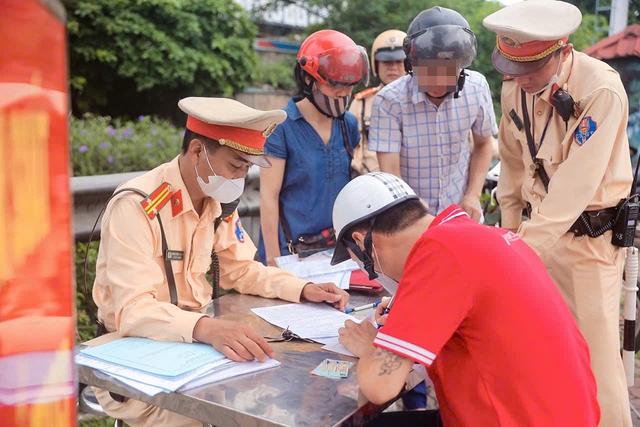 Vi phạm giao thông: Phạt lao động công ích để tránh 'nhờn luật' - Ảnh 1.