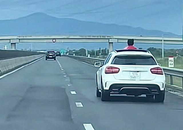 Lâm Đồng lo ngại về an toàn trẻ em trên cao tốc Vĩnh Hảo - Phan Thiết - Ảnh 1.