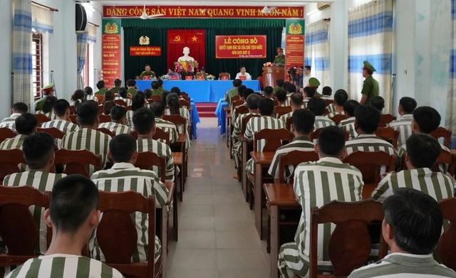 Đặc xá dịp Quốc khánh 2.9: Nước mắt ngày rời song sắt, đoàn tụ gia đình - Ảnh 1.