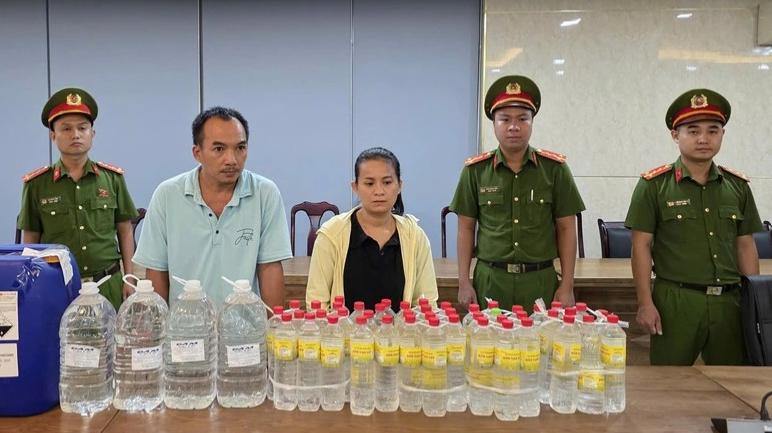 Đà Nẵng triệt phá cơ sở sản xuất giấm giả quy mô lớn gây nguy hại sức khỏe - Ảnh 1.
