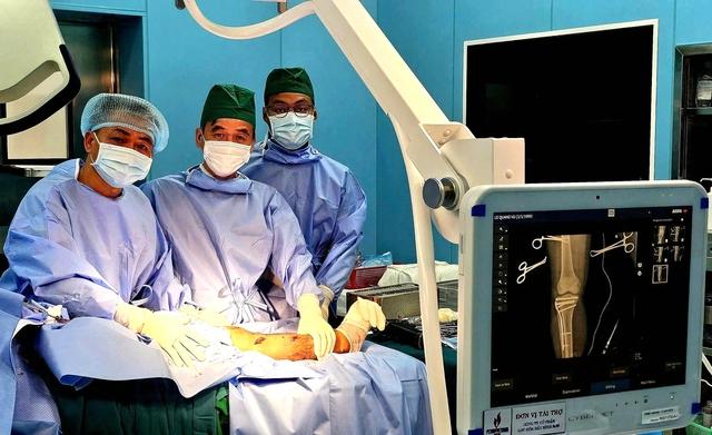Hình ảnh đẹp từ phòng mổ cứu người ở đặc khu Côn Đảo- Ảnh 2.