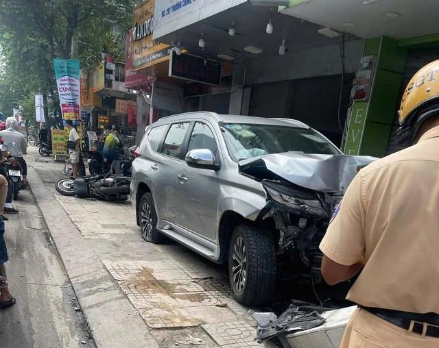 Tông xe liên hoàn trên đường Trường Chinh, nhiều người bị thương- Ảnh 1.