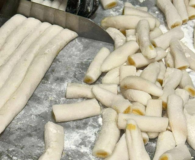 Bánh trung thu độc lạ và sáng tạo thu hút giới trẻ mùa trăng rằm - Ảnh 5.