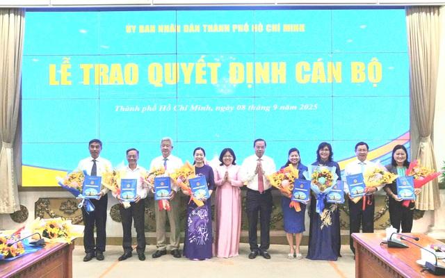 Nhiều phó giám đốc sở, chủ tịch phường ở TP.HCM nghỉ hưu trước tuổi- Ảnh 1.