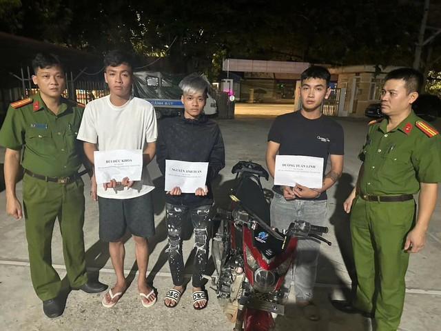 3 thanh niên cầm dao lượn khắp phố, gặp ai chém người đó - Ảnh 1.