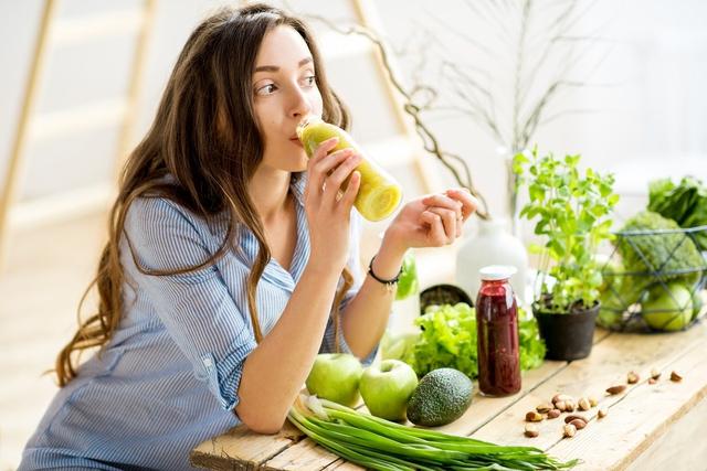 Phụ nữ tuổi 30+ cần phải làm gì ngay để bảo tồn và tăng cường lượng collagen? - Ảnh 3.
