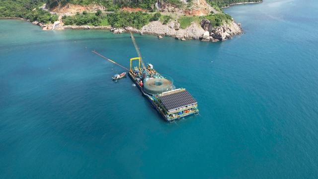 Cáp ngầm xuyên biển đưa điện ra Côn Đảo đóng điện- Ảnh 1.
