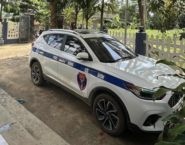 Dán decal xe na ná xe CSGT 'bão' mạng: Có phải đang gây chú ý? - Ảnh 1.