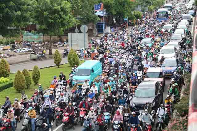 Cấp bách tháo nút thắt cửa ngõ TP.HCM- Ảnh 1.