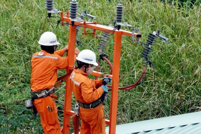 Bộ Chính trị nêu nguy cơ thiếu điện, yêu cầu cơ cấu lại ngành- Ảnh 1.