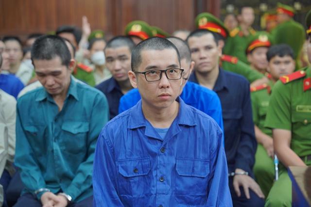 4 anh em trong vụ đánh bạc 87.000 tỉ đồng bị phạt 8 - 13 năm tù- Ảnh 1.