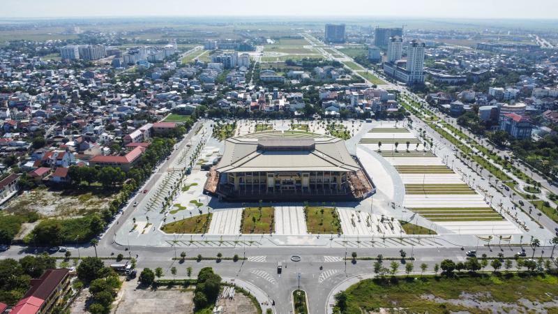 Cận cảnh thi công dự án quảng trường gần 200 tỉ đồng ở Huế - Ảnh 9.