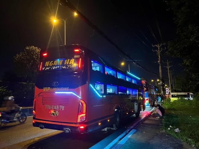 Xe khách vi phạm tràn lan ở cửa ngõ phía đông TP.HCM- Ảnh 12.