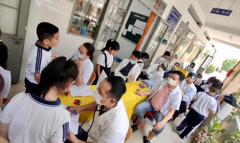 TP.HCM: Phụ huynh ngỡ ngàng với nhiều khoản thu đầu năm học - Ảnh 2.