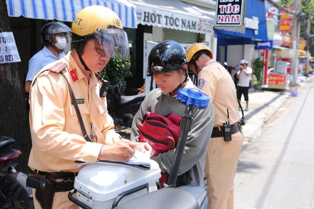 CSGT TP.HCM thông báo học sinh, sinh viên vi phạm giao thông về nhà trường - Ảnh 2.